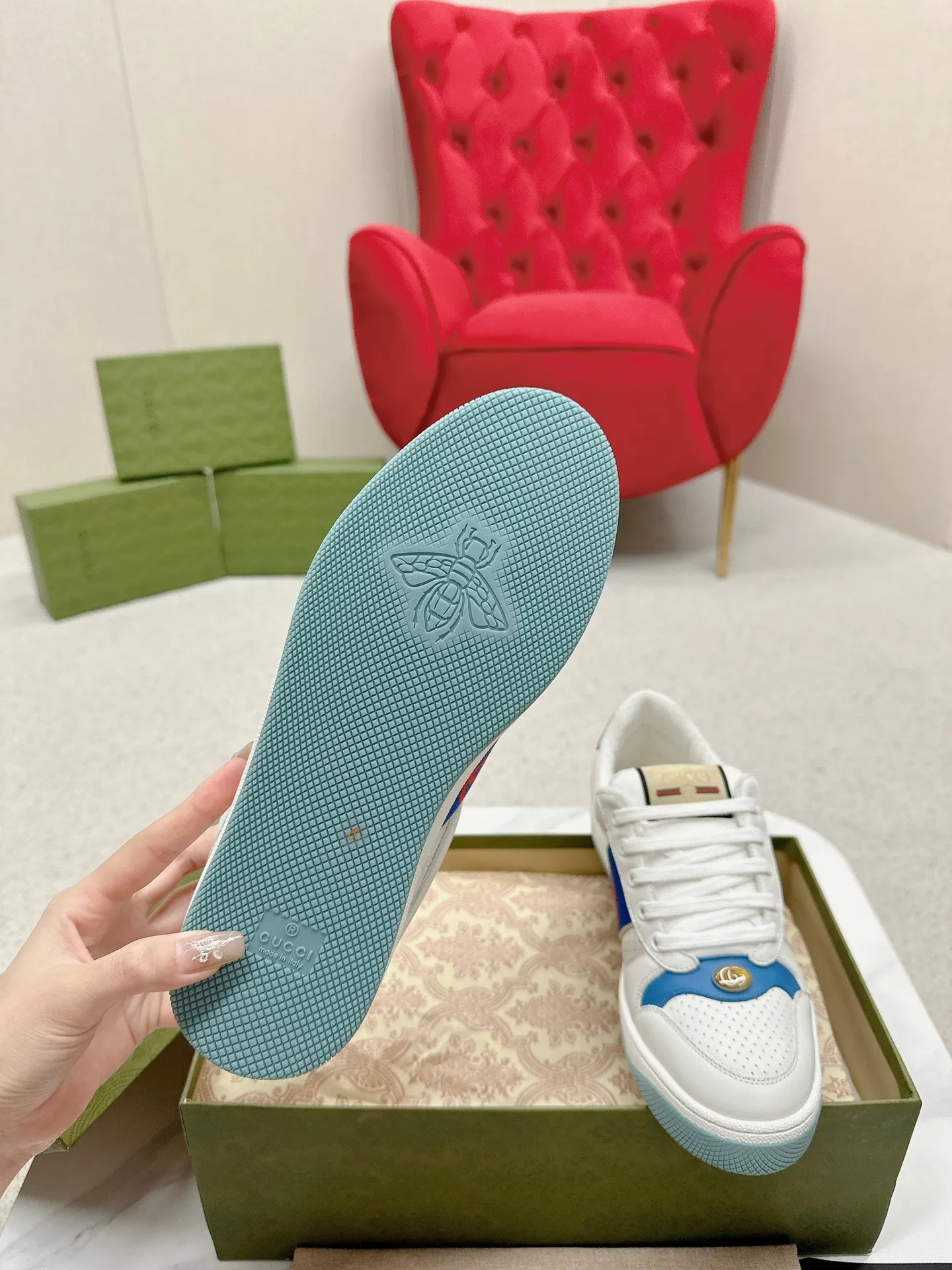 👟👟Ex-factory price 560👟👟 Men’s size +10 Gucci——purchased version GG series distressed dirty shoes-hot style is coming! 9 times out of 10 sales, you will definitely get the money. Ready stock! Spot goods! Spot goods! New colors added - the ultimate version on the market! Purchase the original version and develop it... fabric, material, outsole, and details can be compared at will! Open-mold Swarovski one-to-one replica rhinestone chain...Metal cherry pendant...Metal double G crystal cylindrical mark...Gucci original customized narrow webbing...Super flash series - flash diamond chain. The cherry decoration is detachable and can be changed into two to match with each other to show your personality. Exclusive color-brushed cowhide fabric. Hand-made distressed is very textured and has a sense of luxury! The details of the workmanship can be seen in the drawings, and no line is missed. The original terry cloth is delicate, soft and more comfortable and breathable. The privately stamped two-color original TPU outsole (lower layer is wider, upper layer is narrower). Matching packaging⭐️ Size: Female 35-40 Male 39-44 (Female 41 Male 45 customized)